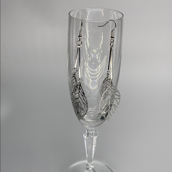 Pair of Earrings N.W.T. - Picture 2 of 5